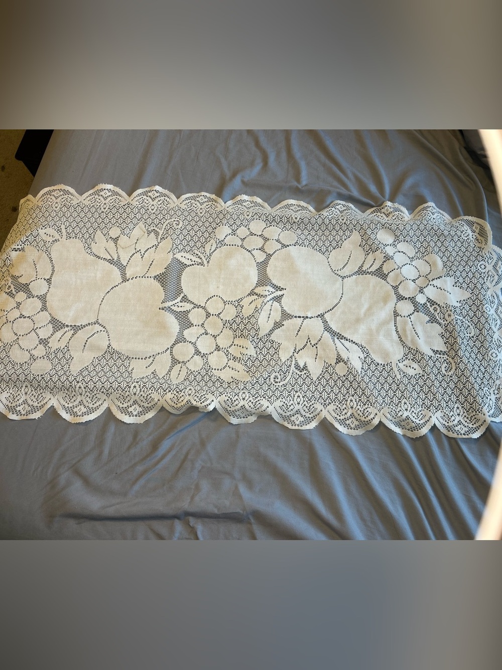 Vintage-Style White Lace Shorter Table Runner - Home Dining Fruit